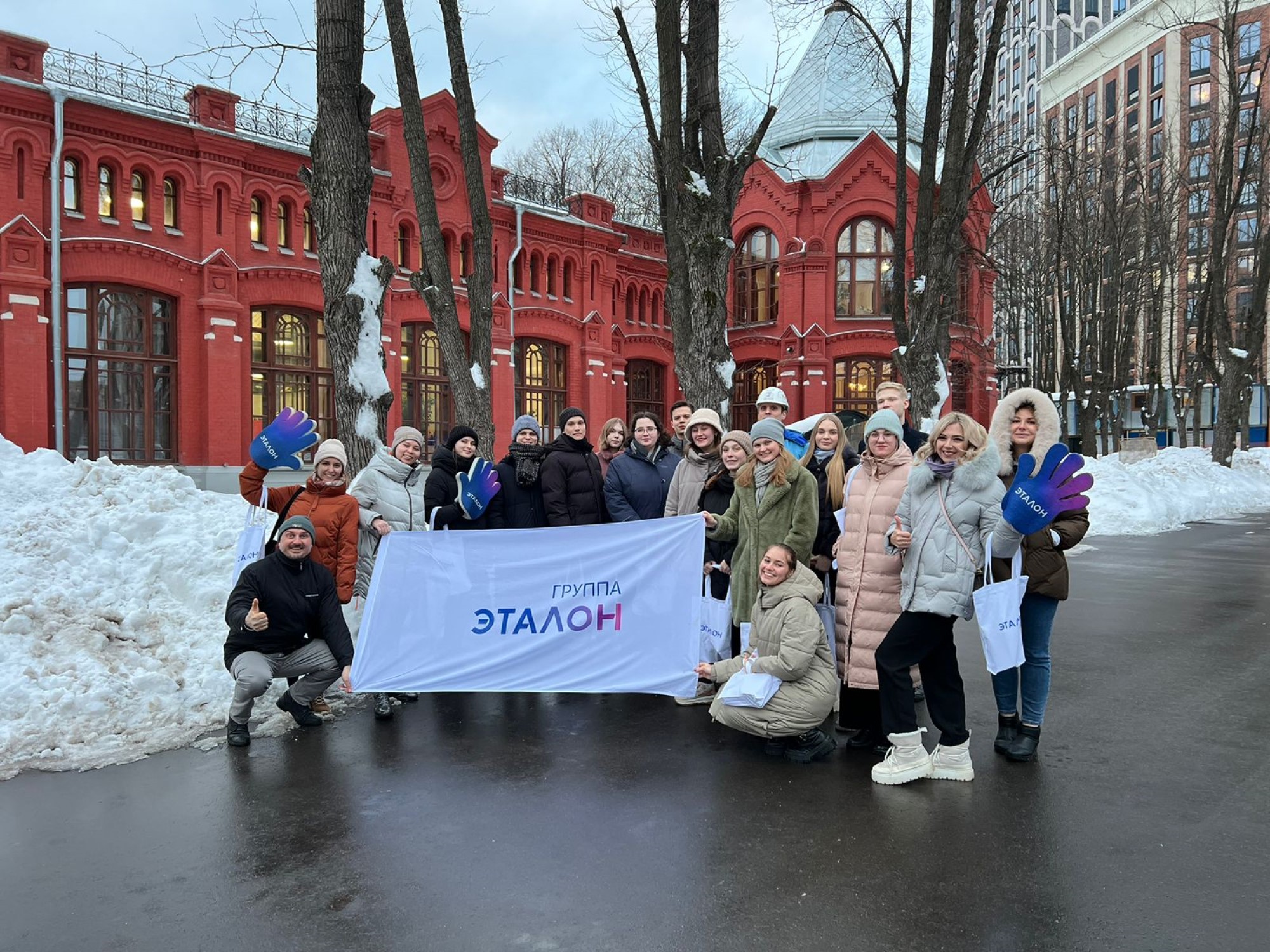 В ЖК «Серебряный фонтан» состоялась экскурсия для стипендиатов образовательной программы «Система»