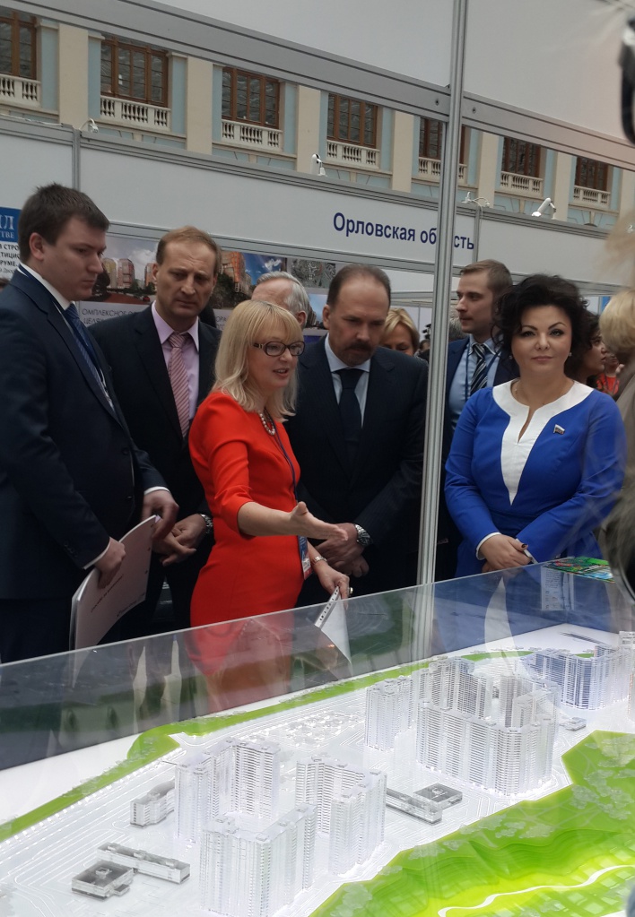 RISF Minister and Emerald Hills.jpg